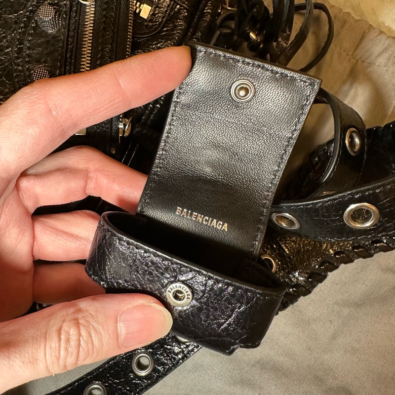 BALENCIAGA Le Cagole 三合一小羊皮斜背包(附可拆式耳機套&零錢包)-20