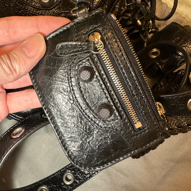 BALENCIAGA Le Cagole 三合一小羊皮斜背包(附可拆式耳機套&零錢包)-21