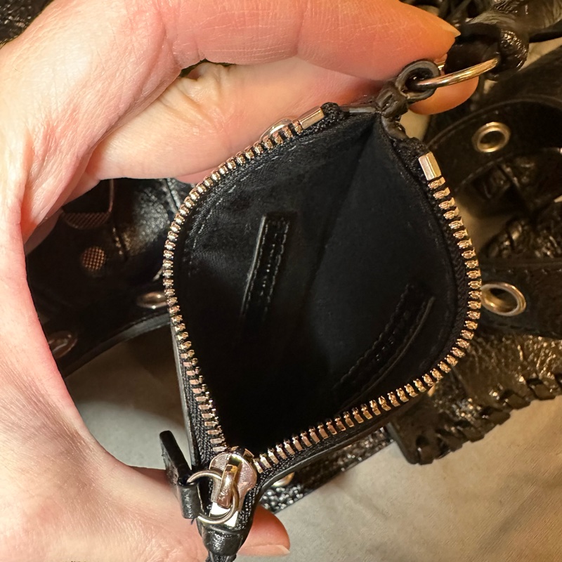 BALENCIAGA Le Cagole 三合一小羊皮斜背包(附可拆式耳機套&零錢包)-22