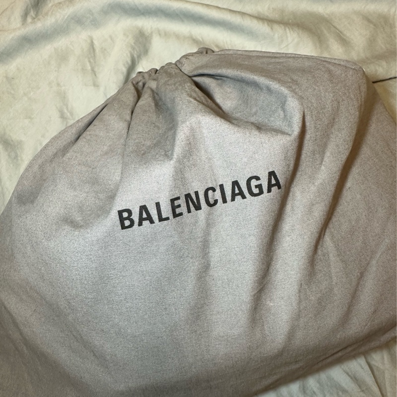 BALENCIAGA Le Cagole 三合一小羊皮斜背包(附可拆式耳機套&零錢包)-23