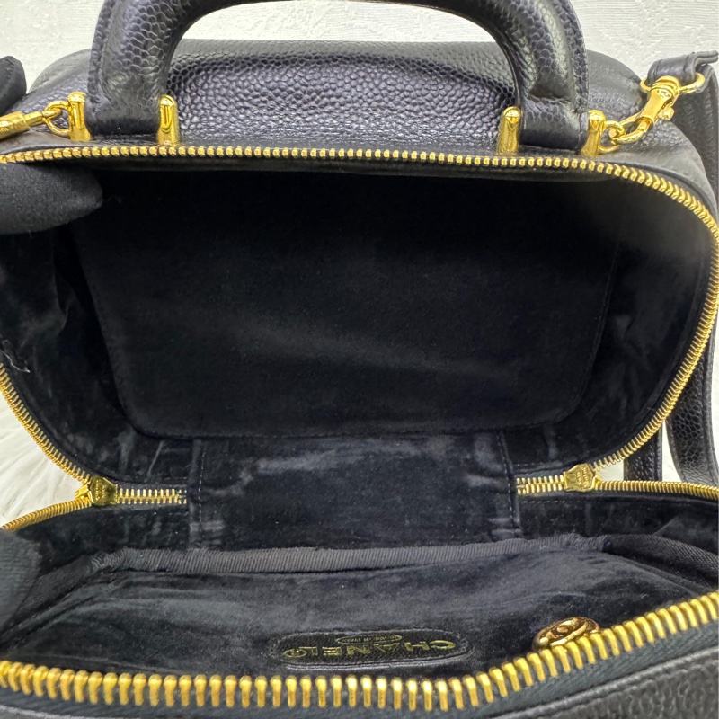 Chanel Vintage Caviar Small Vanity Case-6