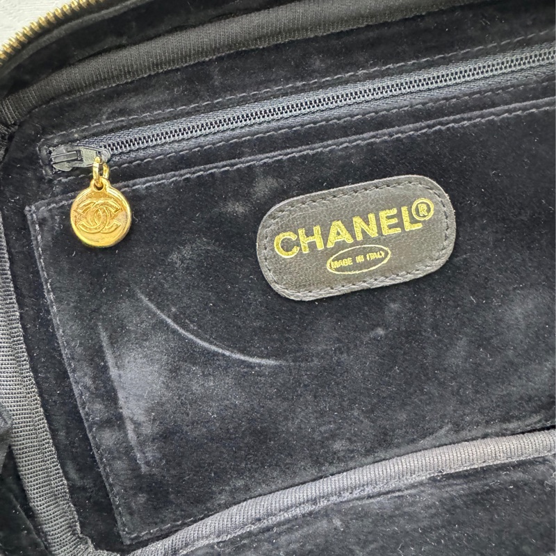 Chanel Vintage Caviar Small Vanity Case-12