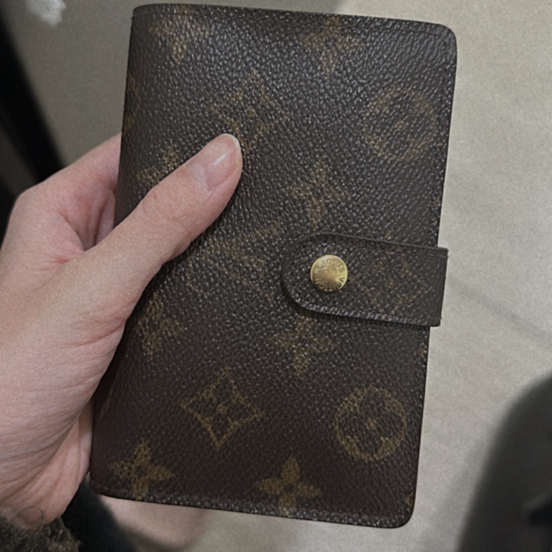 Lv 經典老花金扣皮夾-1