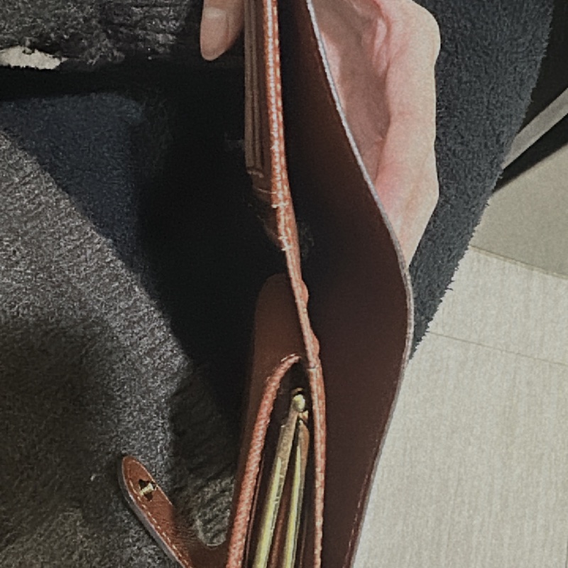 Lv 經典老花金扣皮夾-6