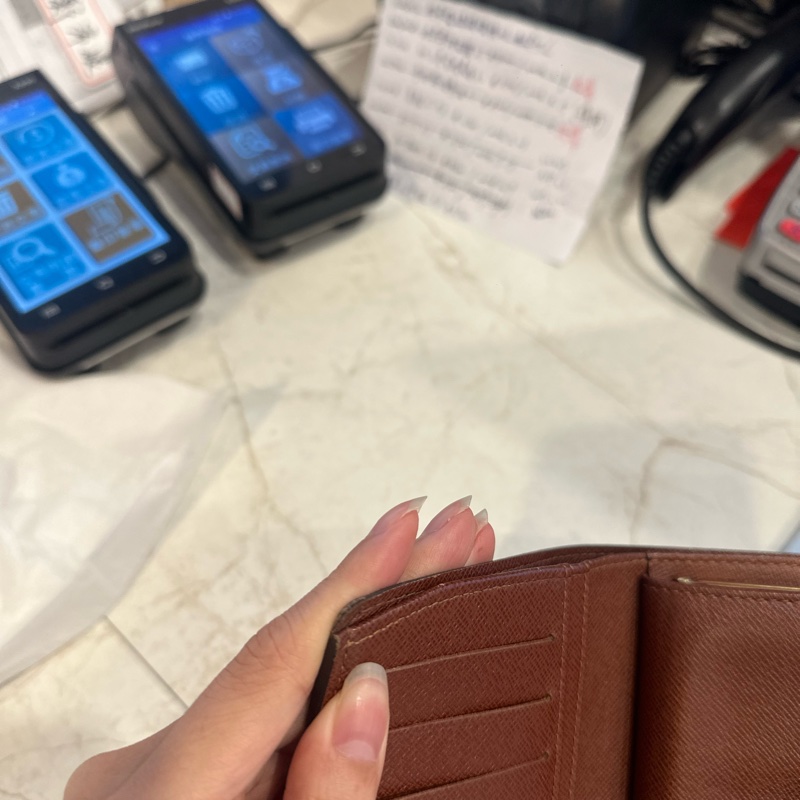 Lv 經典老花金扣皮夾-10