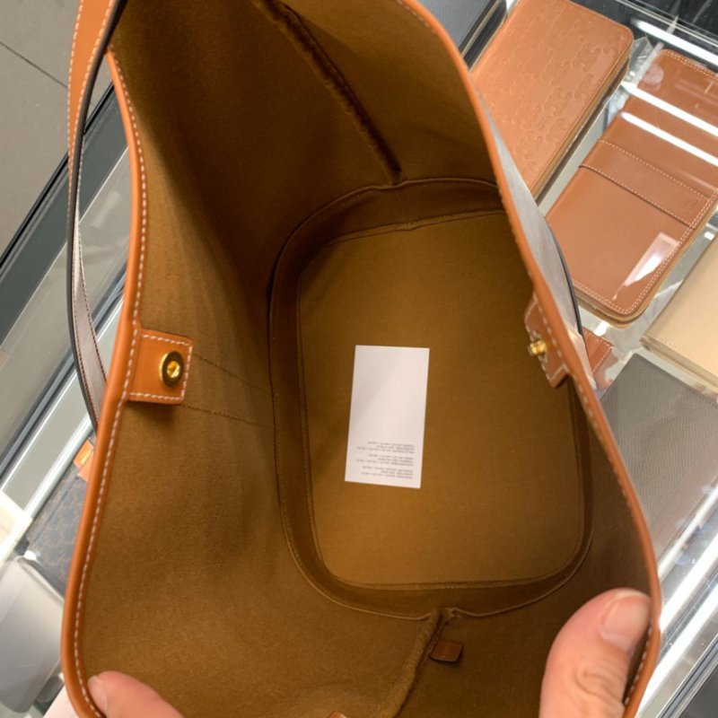🎉新品好折扣✨Celine 191132 中款標誌印花牛皮凱旋門水桶包-8