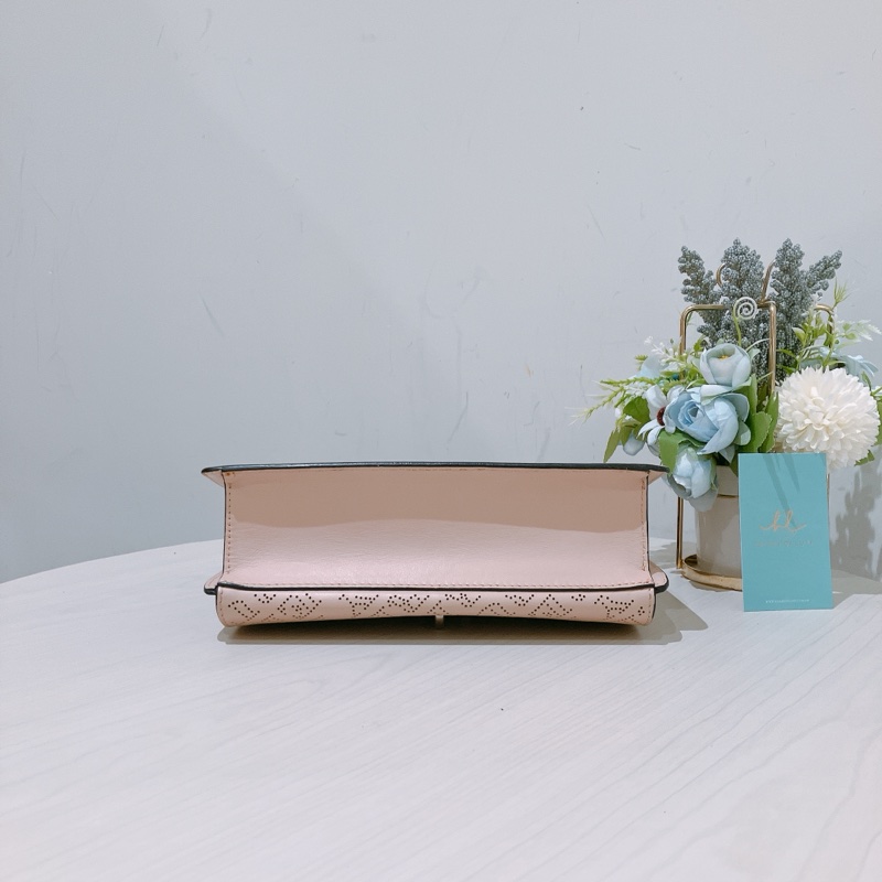 TK1768 Burberry博柏利粉紅印花斜背包Small Perforated Logo Leather Crossbody Bag Pink X GHW-4