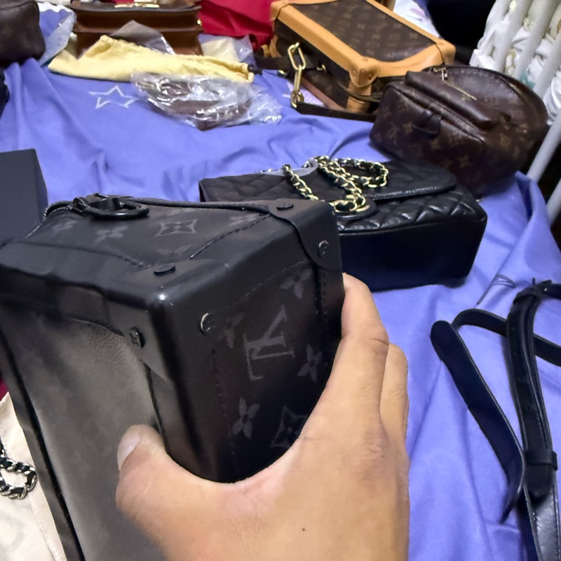 LV SOFT TRUNK BOX-16