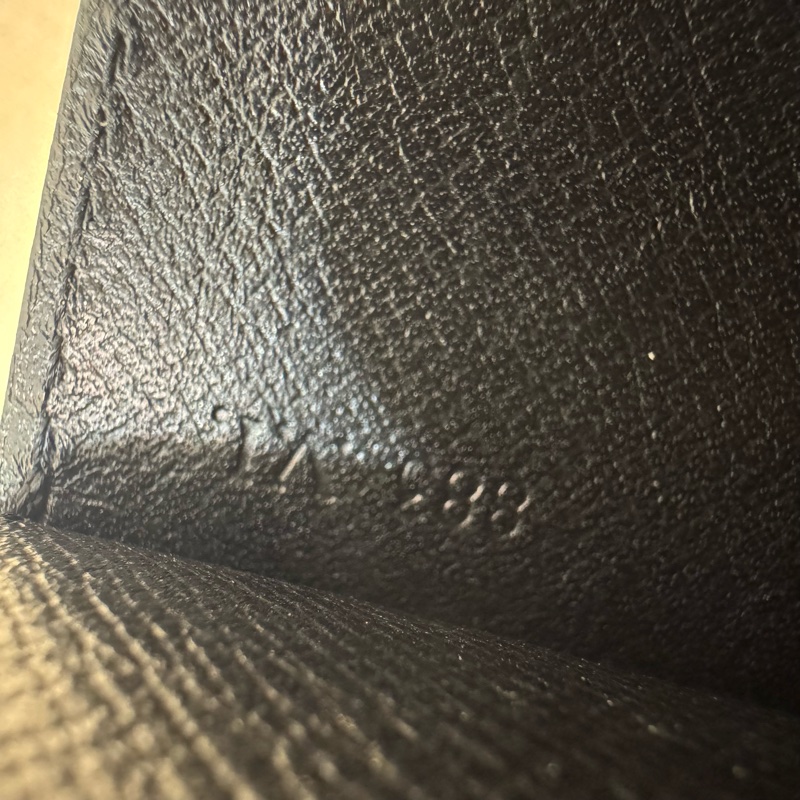 LV EPI水波紋黑色信封手拿包-26