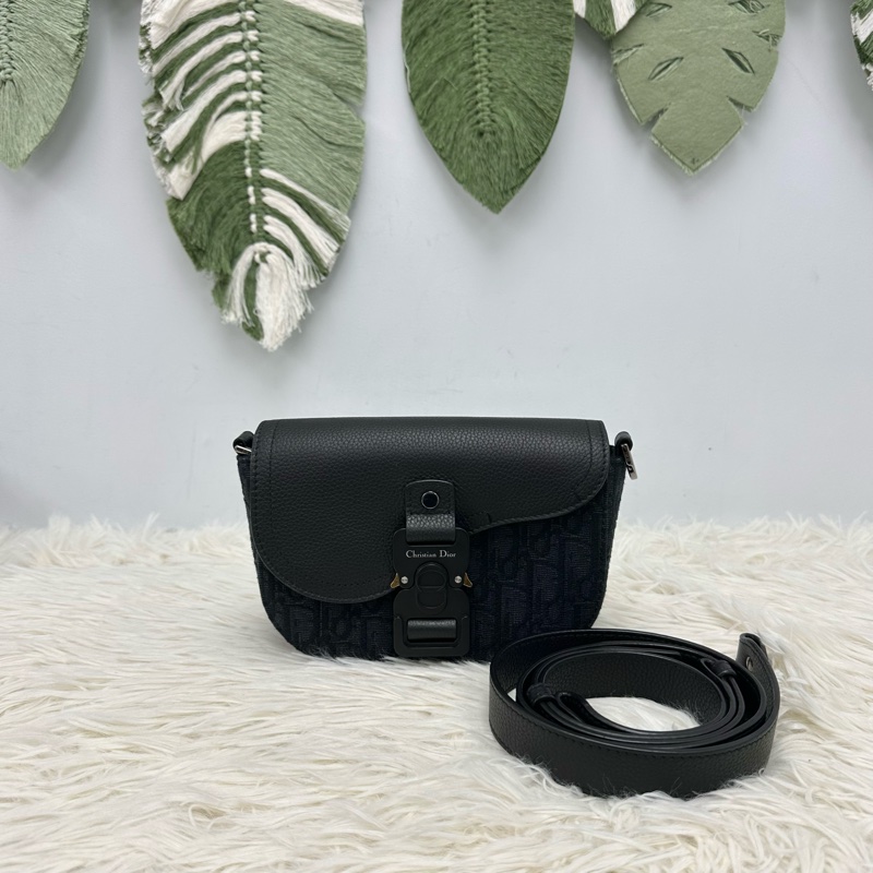 DIOR 黑色老花郵差包 2023年 斜肩包-0