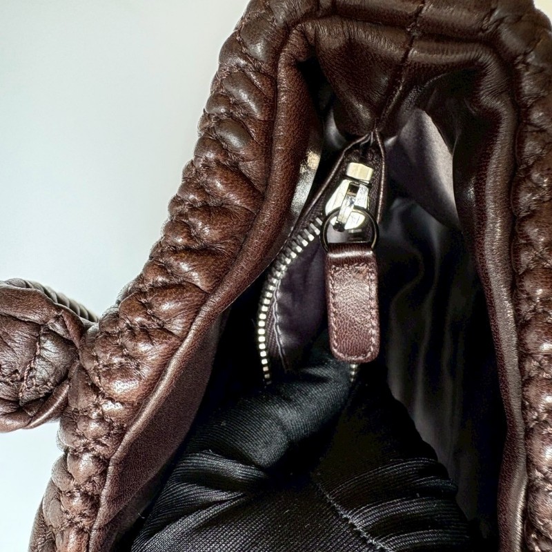 Chanel 深咖抓皺皮革托特肩側包-21