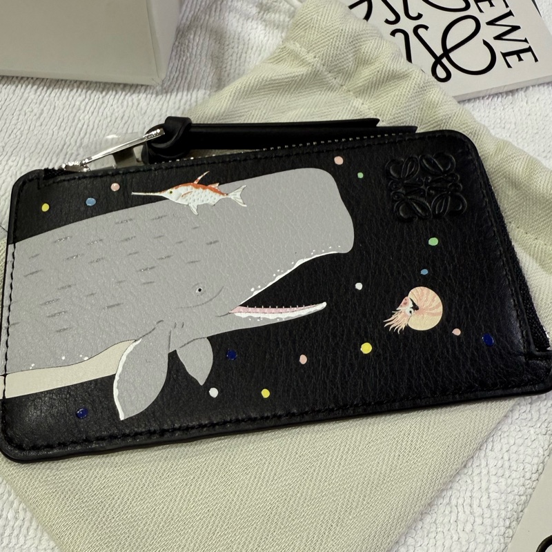 LOEWE 2024 Suna Fujita 鯨魚拉鍊卡夾全新-1