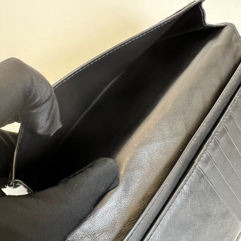 BV 黑大編織對開長夾-5