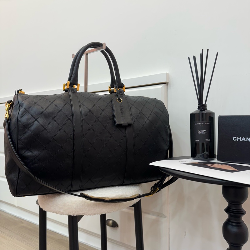 Chanel 菱格紋黑金旅行袋-1