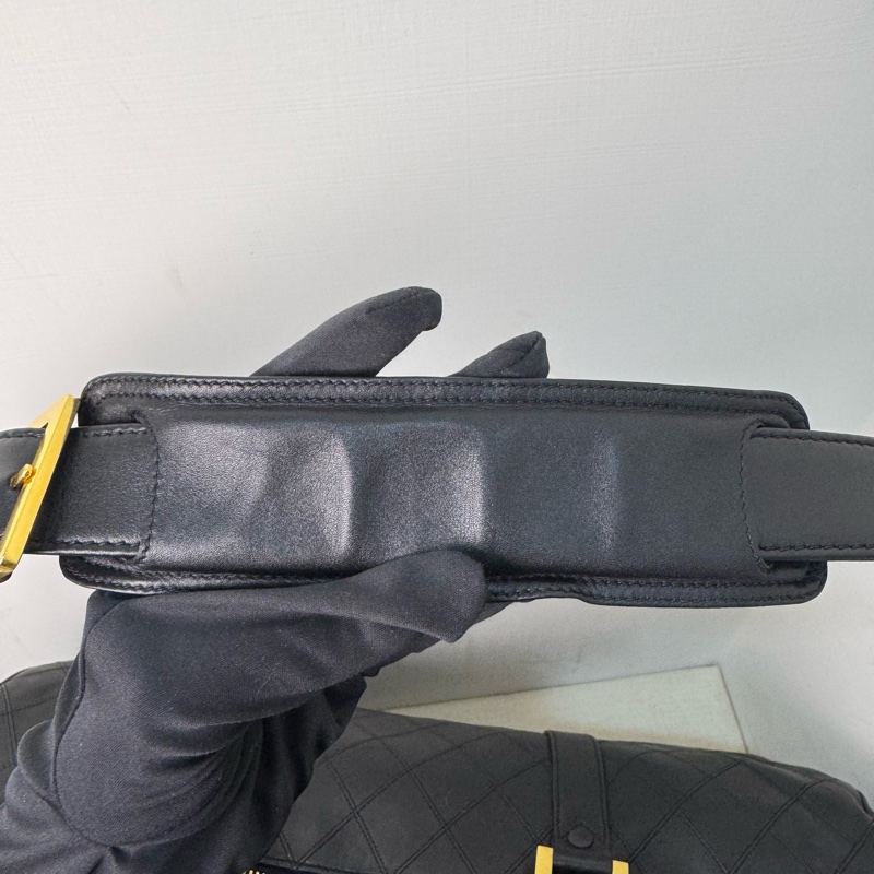 Chanel 菱格紋黑金旅行袋-18