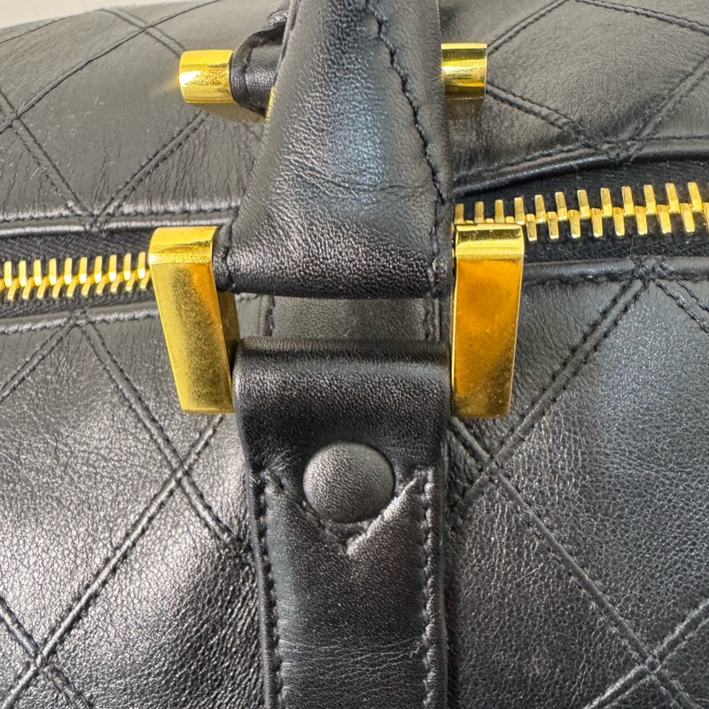 Chanel 菱格紋黑金旅行袋-23