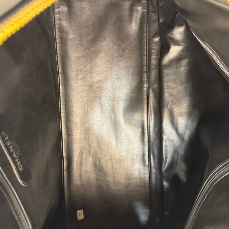 Chanel 菱格紋黑金旅行袋-24