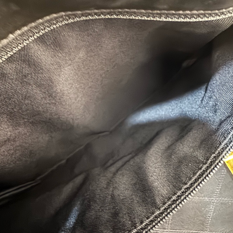 Chanel 菱格紋黑金旅行袋-28