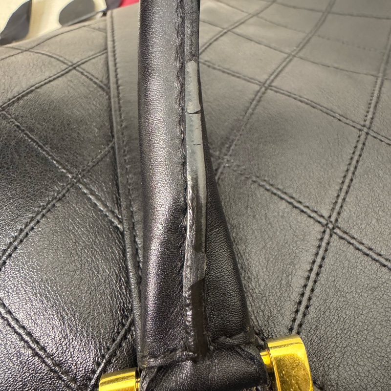 Chanel 菱格紋黑金旅行袋-30