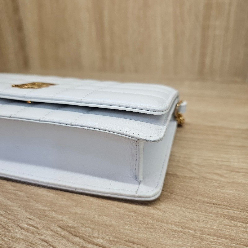 [ 出清甩賣😉] Burberry 白牛皮Lola下蓋斜背鏈包-5