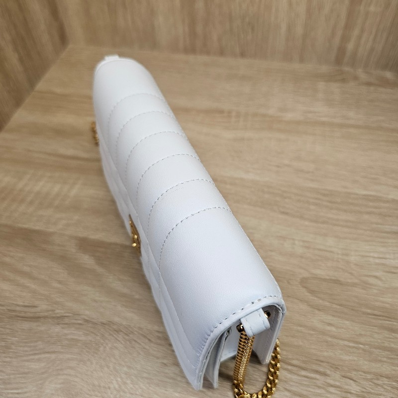 [ 出清甩賣😉] Burberry 白牛皮Lola下蓋斜背鏈包-8
