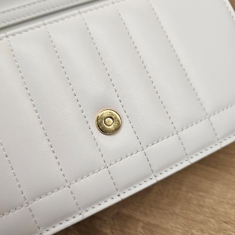 [ 出清甩賣😉] Burberry 白牛皮Lola下蓋斜背鏈包-10