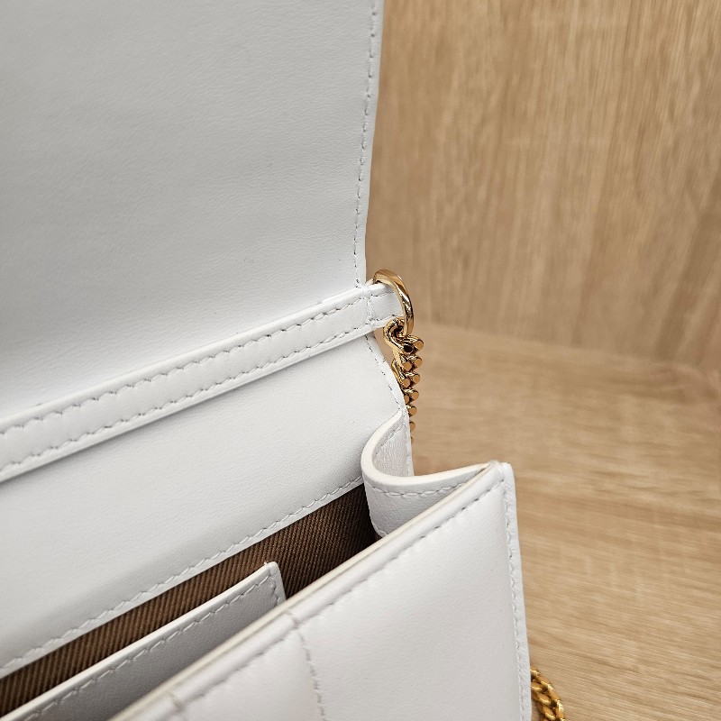 [ 出清甩賣😉] Burberry 白牛皮Lola下蓋斜背鏈包-12