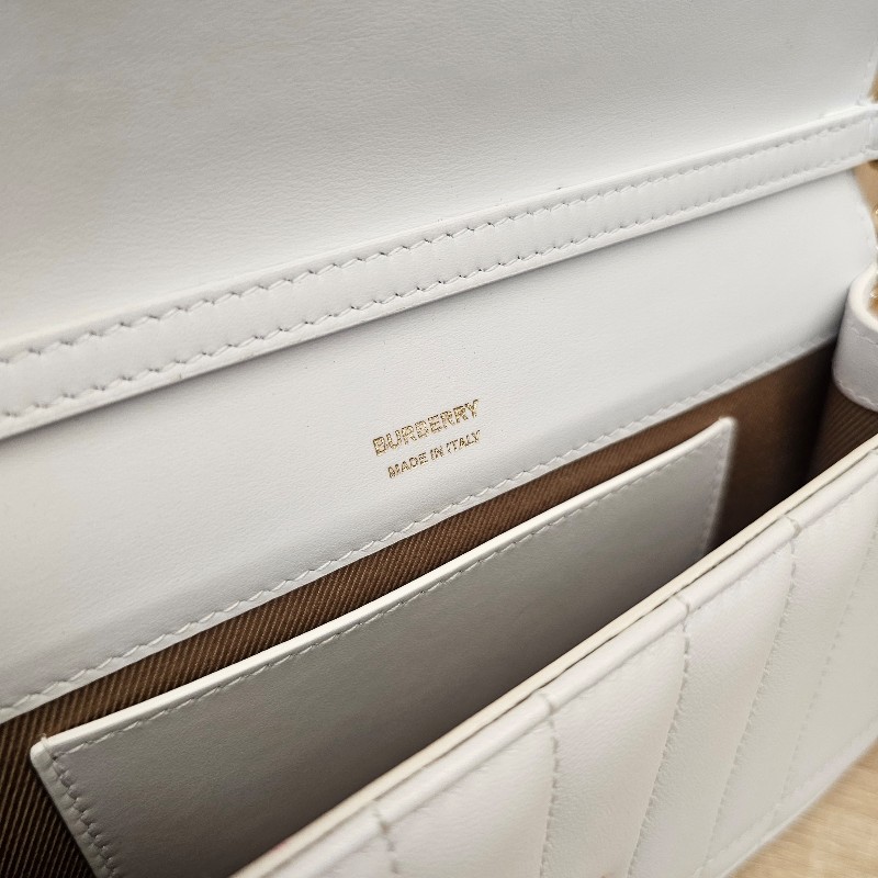 [ 出清甩賣😉] Burberry 白牛皮Lola下蓋斜背鏈包-13