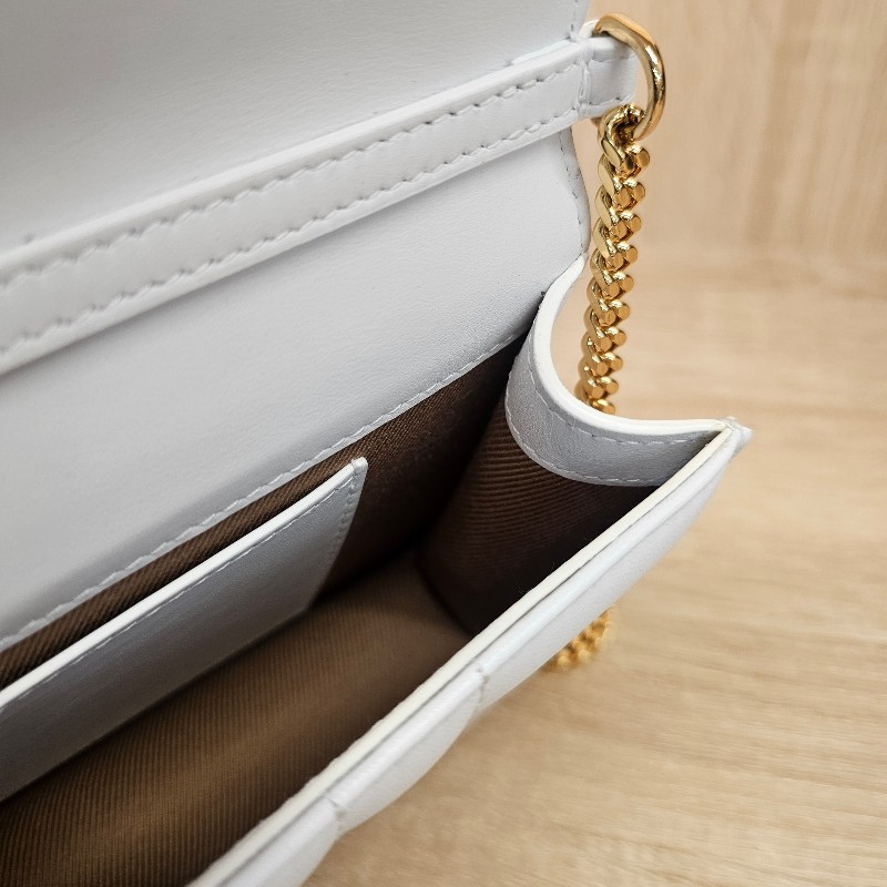 [ 出清甩賣😉] Burberry 白牛皮Lola下蓋斜背鏈包-14