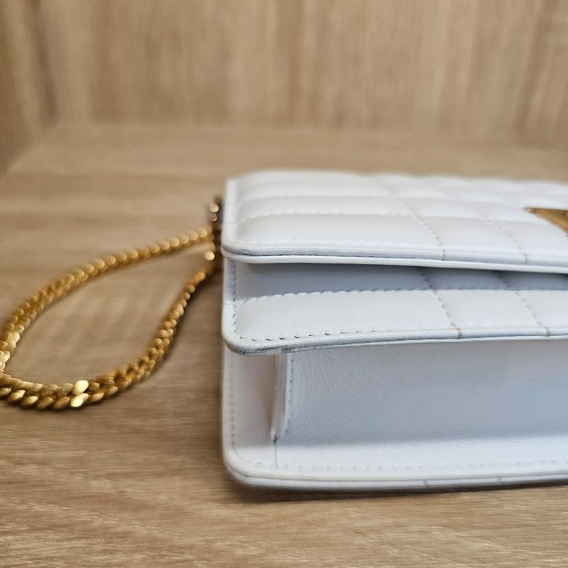 [ 出清甩賣😉] Burberry 白牛皮Lola下蓋斜背鏈包-18