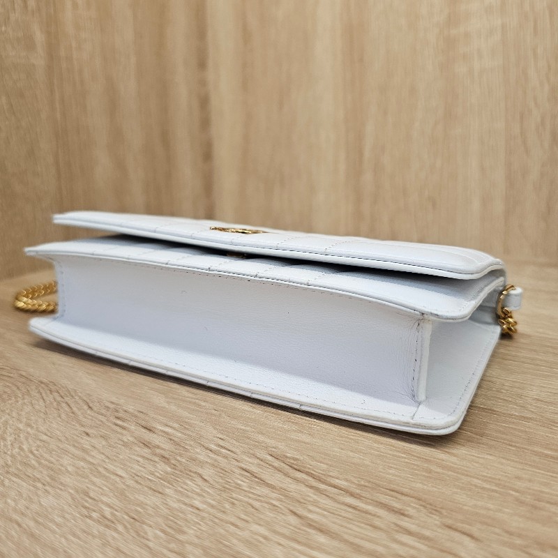 [ 出清甩賣😉] Burberry 白牛皮Lola下蓋斜背鏈包-19