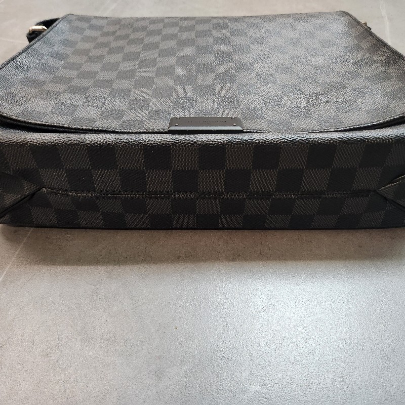 LV N41272 側背包 棋盤格-6