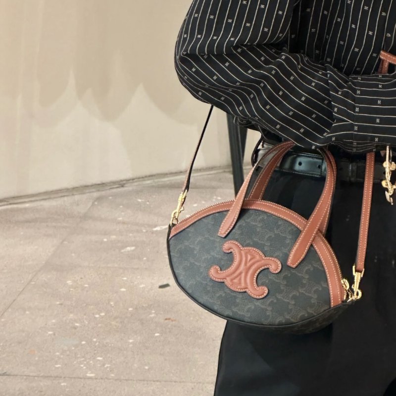 🎉新品好折扣✨Celine 122262 老花凱旋門 Oval 橢圓包 棕褐色/付長肩帶-3