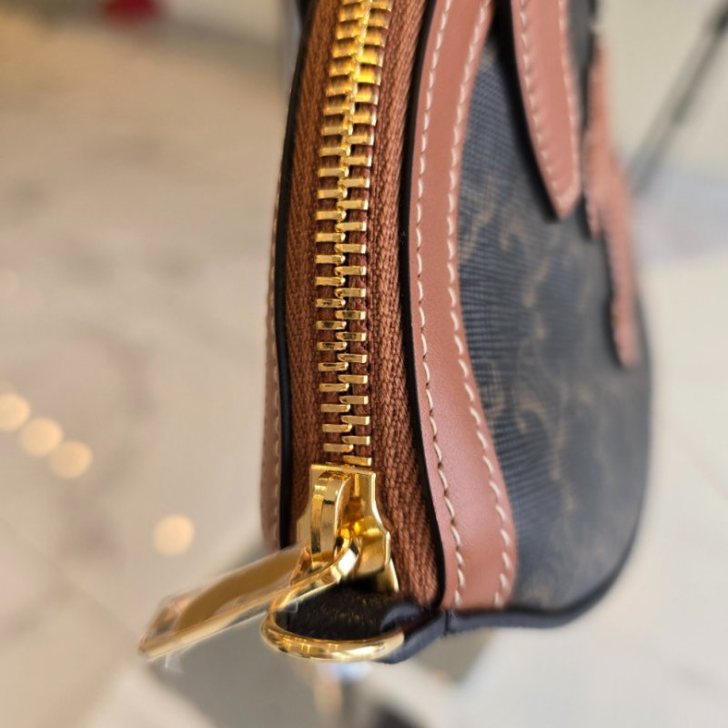 🎉新品好折扣✨Celine 122262 老花凱旋門 Oval 橢圓包 棕褐色/付長肩帶-10