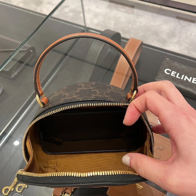🎉新品好折扣✨Celine 10K642 老花凱旋門半月包-7