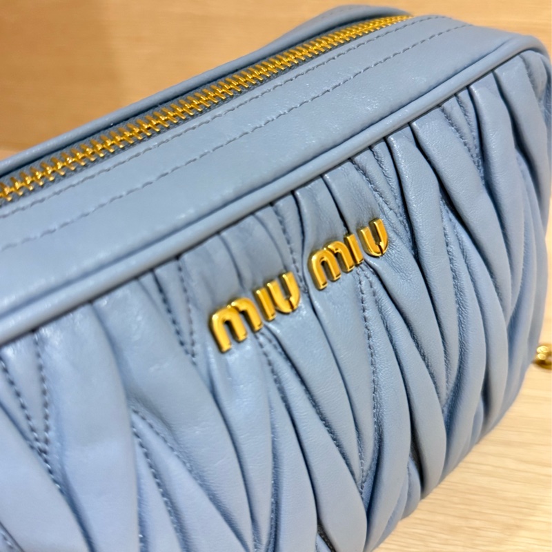 近全新MiuMiu水藍色相機包-0