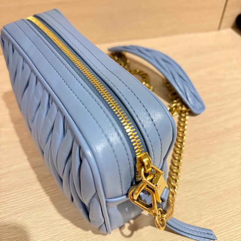 近全新MiuMiu水藍色相機包-2