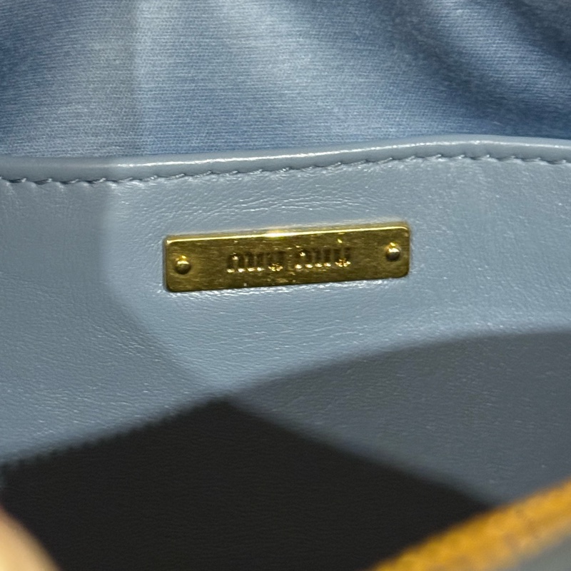 近全新MiuMiu水藍色相機包-3