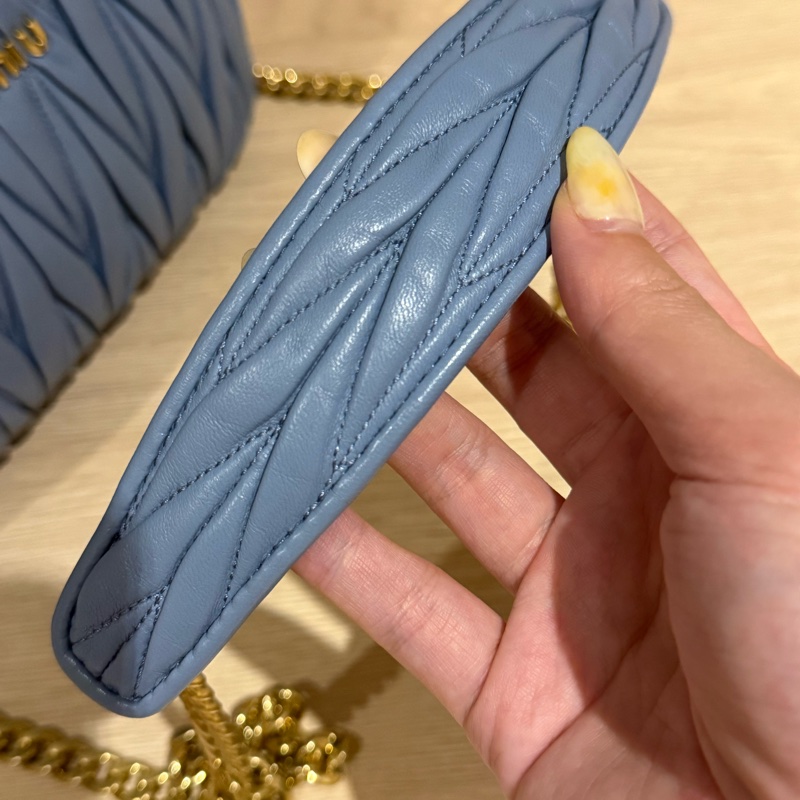 近全新MiuMiu水藍色相機包-5