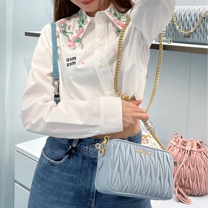 近全新MiuMiu水藍色相機包-7