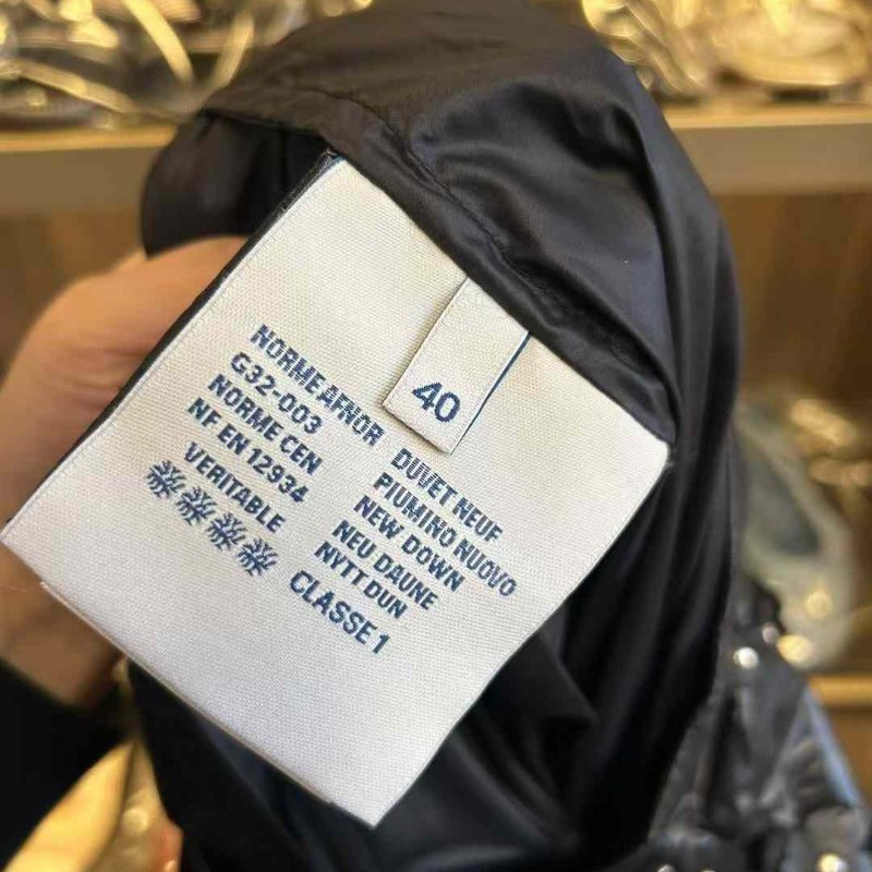 MONCLER 羽絨半裙 尺寸40碼 全新帶吊牌 限量款 很好看 高腰腰圍70左右-3