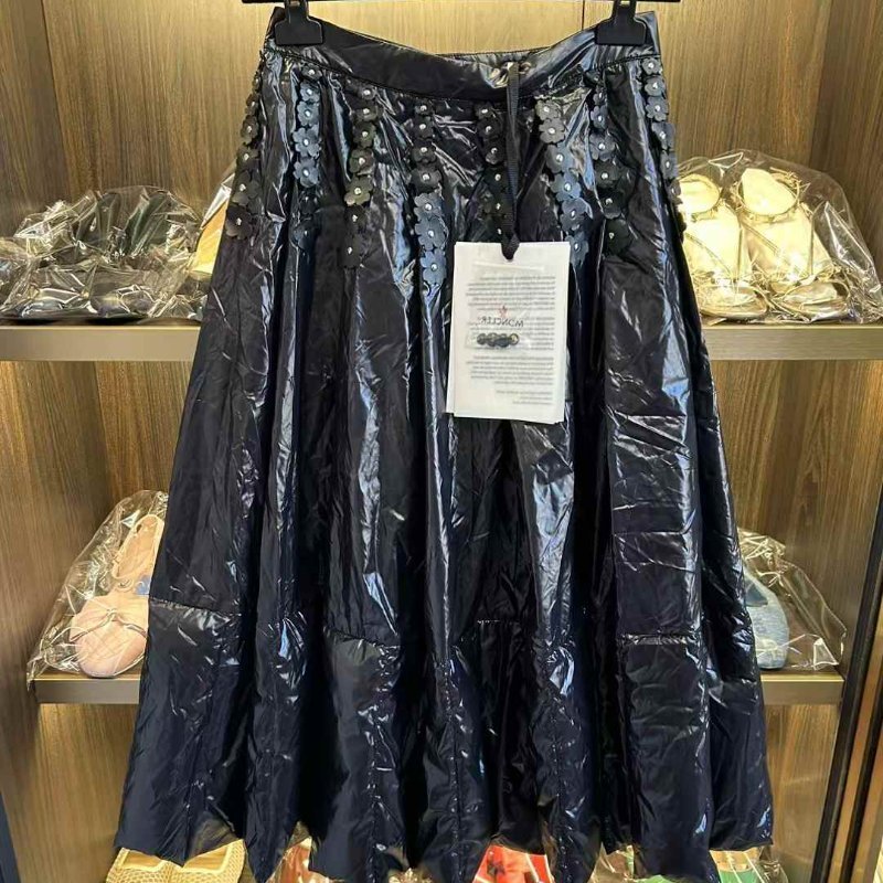 MONCLER 羽絨半裙 尺寸40碼 全新帶吊牌 限量款 很好看 高腰腰圍70左右-5