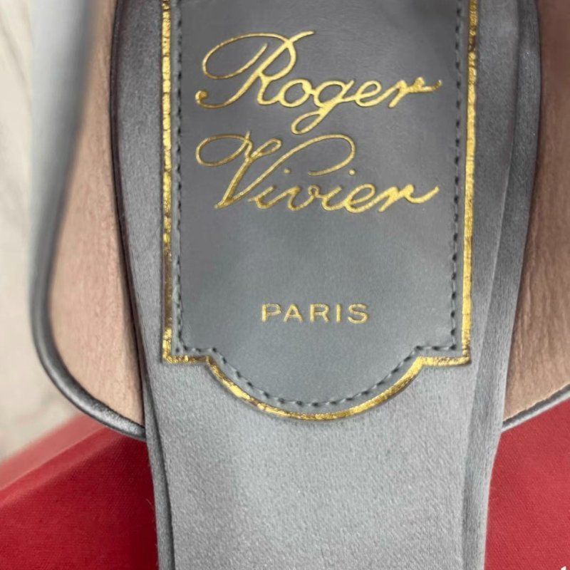 Roger Vivier 鑽扣藍色緞面平底鞋 34.5號,僅試穿,配件有鞋盒 鞋子偏大一號,35.5號也可以穿-3