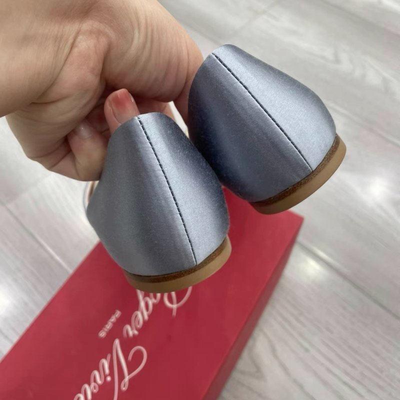 Roger Vivier 鑽扣藍色緞面平底鞋 34.5號,僅試穿,配件有鞋盒 鞋子偏大一號,35.5號也可以穿-4