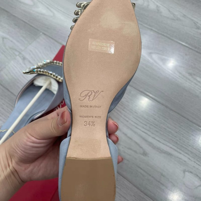 Roger Vivier 鑽扣藍色緞面平底鞋 34.5號,僅試穿,配件有鞋盒 鞋子偏大一號,35.5號也可以穿-5