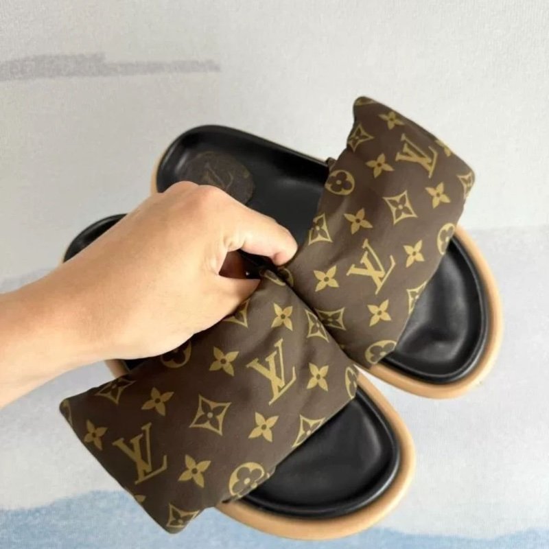 LV 咖啡色 老花 羽絨拖鞋37號 幾乎全新-0