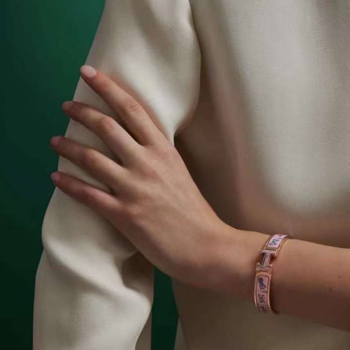 Hermes 手鐲 全新膜還在 這款常見的是金色配粉色 銀色的很難買搭配粉色塗鴉更好看-0