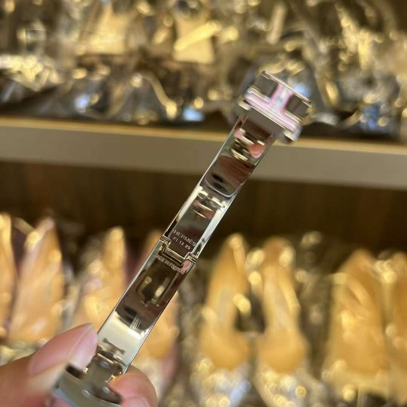 Hermes 手鐲 全新膜還在 這款常見的是金色配粉色 銀色的很難買搭配粉色塗鴉更好看-3