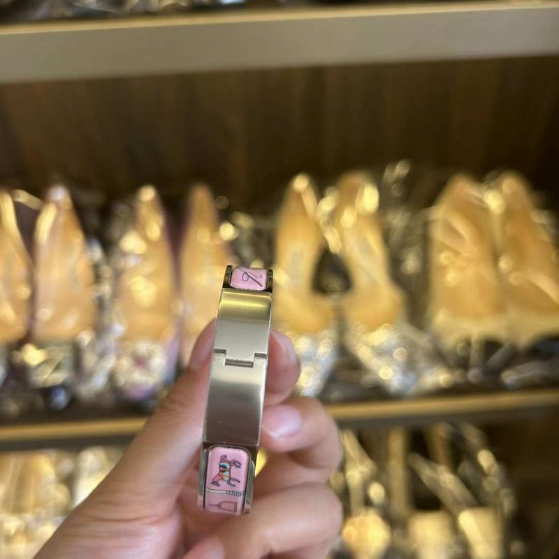 Hermes 手鐲 全新膜還在 這款常見的是金色配粉色 銀色的很難買搭配粉色塗鴉更好看-4