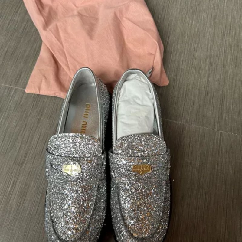 MIUMIU全新銀色金幣樂福鞋 尺寸37.5碼 原價近四萬-1